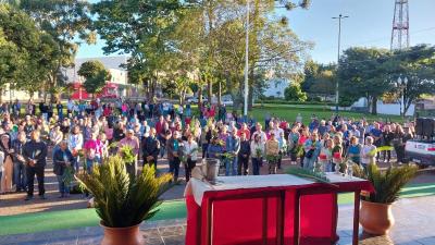 CelebraÃ§Ã£o de Domingo de Ramos em Laranjeiras do Sul reuniu centenas de fiÃ©is
